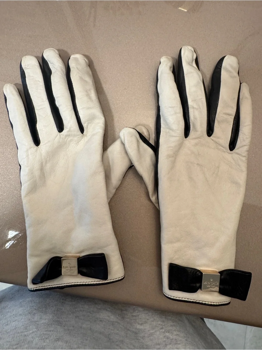 kate spade Two-Tone Leather Gloves in Cream and Black